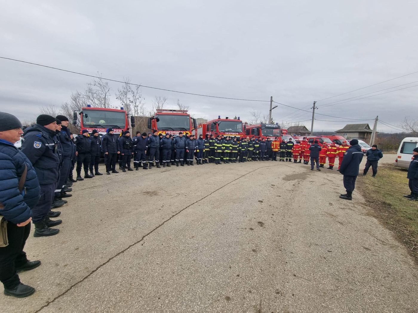 Forțele de intervenție aliniate înaintea exercițiului